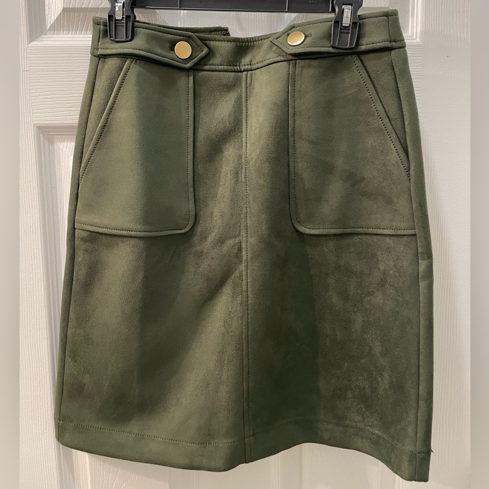 Loft forest green suede skirt size 0, EUC